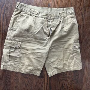 Men’s Willis & Geiger cargo shorts size 38